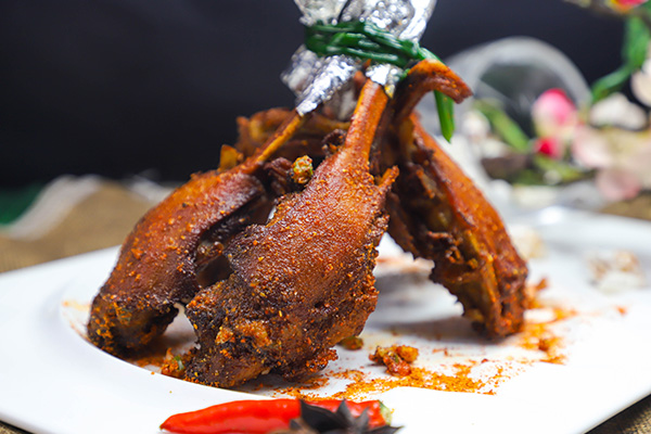 椒盐鸭下巴制作方法