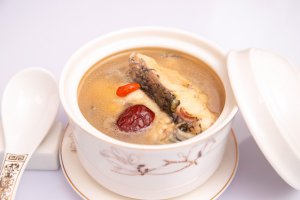 罗汉生鱼老火汤制作方法