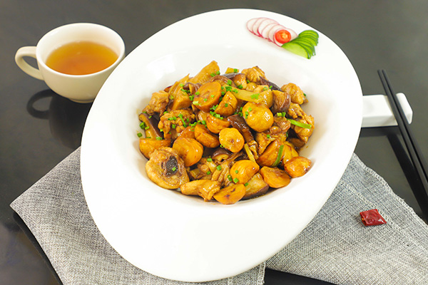 栗子焖鸡制作方法